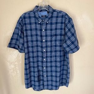 IZOD Plaid SS Shirt with Button-down Collar - Size Large